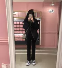 키에 비해 다리가 긴 편이라 보통 m 사이즈 입는데, 길게 입으려고 165 버전 s 사이즈 