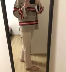 딱 맞는 편이라 엉덩이 부각이 좀 있어서 긴 옷을 입어야할것같아요!
