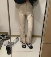 이런 색 슬랙스 처음 사보는데 어.. 생각했던 느낌은 아니지만 진짜 편해요! 뭔가 사이