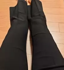 다리핏은 예쁘게 잘 맞아요! 생각보다 두께가 툭툭해서 봄가을초겨울까지 입을 수 있을