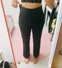 얇은 허리에 비해서 골반이 많이 큰 편이라 사이즈 고민을 많이 했는데
