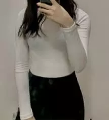 처음에 s를 샀다가 제가 뱃살이 좀 쪄서 m으로 교환했어요! 그랬더니 세상 편하고 잘 늘