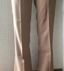 브릭핑크로 구매했고 사이트에 나온 것처럼 색이 그리 진하지는 않아요! 핑크라기 보다