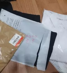 입어본 슬렉스중에 제일 편해요!! 허리부분 딱 잡아주면서도 쪼이거나 하는 느낌없구요