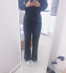 허리 26인데 얘는 좀 커요 흘러내릴 정도는 아니라
