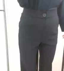 허리 26인데 얘는 좀 커요 흘러내릴 정도는 아니라
