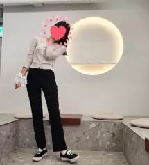 슬랙스가 너무 벙벙하면 오히려 더 말라보여서 안예쁘고, 그렇다고 딱 달라붙어서 스키