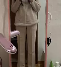 편하긴 진짜 편해용! 색도 예쁘고 길이도 맞게 떨어집니다 다만 밑위가 좀 길어서 부자