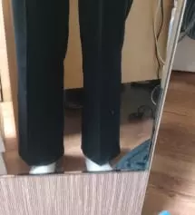 보이는것보다 더 부츠컷이고 종아리 통 더 넓어요! 종아리 핏은 진짜진짜 예쁜데 허벅지