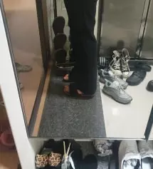 두께감이 좀 있어서 더워지면 못입겠네요 지금 많이 입어두려고요 옷도 편하고 끌릴정돈