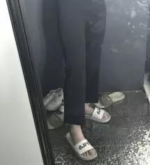 제가 다리가 짧고 발목 살짝 보이는 핏 좋아해서 150 으로 살려고 했는 데
