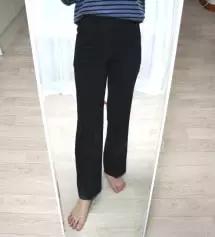 슬랙스치고 나름 편해요! 아무래도 스판끼가 있어서 움직이거나 걸을 때 불편하지가 않