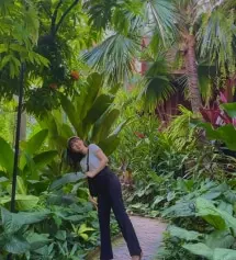 인생 슬렉스에요,,,ㅠㅠㅠ 허리도 아주 살짝 헐렁하지만 나름 딱 맞고 
