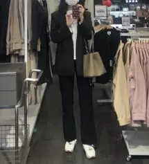 맞춤한것 처럼 너무 잘 맞아요! 핏도 너무너무 예쁘고 데일리템으로 꼭 하나씩 있어야하