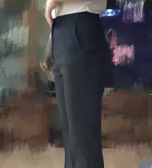 진짜 너무편해됴 ,,, 원단도 톡톡하고 핏도 너무 예뻐요 !! 키가작아서 바지 잘 안사는