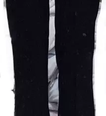 단추 구멍이 제대로 안 뚫린 채로 와서 직접 뚫었네요 검수만 제대로 하면 충분히 발견