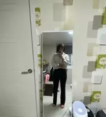 다리엄청길어보여요! 청바지입을땐 못느꼈는데 이 바지는 뒷주머니가 없어서 그런가 허