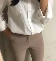 검정색 사서 입어보았는데 너무 스판도 짱짱하고 편하고 예뻐서 모카베이지색도 구입했