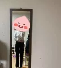 블랙저번에삿엇는데 실밥개엉망이라서 다시삿어욤 ㅋ ㅋ군데핏이쁘고 옷이쁘고 다좋은데