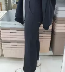 허리 22~23인치인데 들뜸없이 예쁘게 잘 맞아요. 다만 몸에 붙거나 얇은 상의만 넣어서