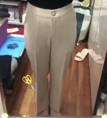 허리가 살짝 끼는데 그래도 이뻐요 사이즈 교환하길 잘한거같아요
