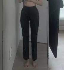 처음에 입어보고 놀랬어요 마른편이라 허리가 맞는 바지를 찾기가 힘들었거든요 얇기도