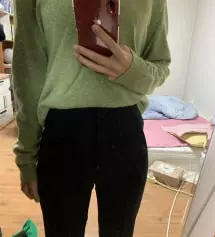 진짜 진짜 너무 예뻐요!! 블랙컬러 말고 다른 색도 사고싶어요! 단추구멍은 안뚫려 있어