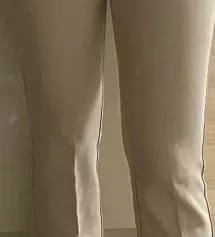 오피스룩에도 잘 어울릴 것 같고 원래 허리가 커서 못입고 수선하는 옷이 많았는데 이건