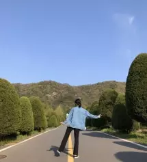 허리나 다리 통 때문에 맨날 슬렉스 입으면 아빠옷이나 누구 옷 뺏어 입은 핏이었는데,