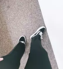 진짜진짜 편하고 너무 좋아요. 평소 바지 26,27  입는데 이거는 밴딩이있어서 그런가 더