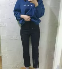 평소에 바지 사이즈 m입는데 후기보고 s로 주문했더니 딱 예쁘게 잘맞아요!! 제가 생각