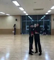 정말 재구매할정도로 너무너무 좋고 제가 춤을추는데도 정말 연습할때도 전혀 무리가없