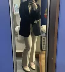 진짜 인생바지네요!!그 전에 블랙 샀어요.이번 베이지도 샀어요..한결같이 입기가 편하