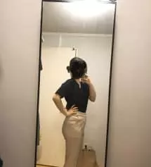 배가 많이 나온 55키로라 허리 넉넉하게 입고싶어서 라지로 샀어요! 하웨라 다리도 길어