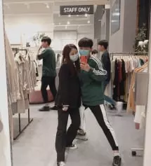 이 바지 진짜 잘 저랑 어울리고 다리에 찰떡처럼 다 붙어있는데요!!! 
