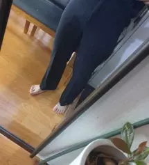 스판최고로 편해요!!!ㅠ 앉을때 아무느낌도 없어요. 참 깔끔한바지인데 제가 하비라서 