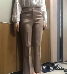 일단 색상이 너무 맘에 들어서 샀어요 모델이 입은 바지 색 그대로예요 소재는 쫀쫀해서