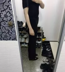 요즘 잘입고 있습니다! 살이쪄서 배가 좀 볼록해보이는데 살좀 빼고 입으면 될거같아요