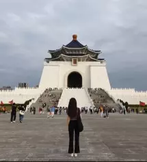 이미 두 번이나 구매했었구요 다른 색으로도 구매했었습니다 핏도 정말 예쁘고 무엇보다