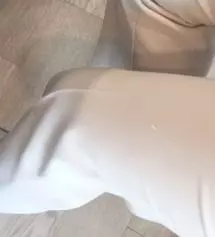 잘늘어나고 좋은데 올이 좀 잘나가요;; 입고 차타서 허벅지 보니 올이 나가있더라구요~