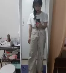 하이웨스트라 다리가 길어보여서 좋네요 ㅎㅎ 다만, 저한테는 허리가 좀 큰것 같아요. 