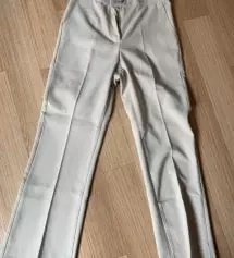 너무 편해서 s사이즈로 하나 더 샀는데 색도 무난하게 예뻐요. 추천합니다.