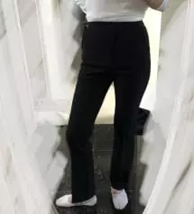 아무래도 제가 키가 168이어서 발목위까지 오는 기장 옷을 찾기 힘들었는데 이 바지가 