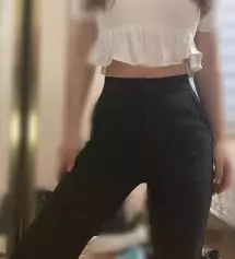 키 158cm에 49kg 하비 허리는 얇아요. 저는 보기에는 약간 말른 중간 학생인데 그렇다고