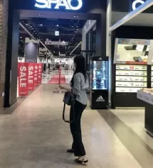 블랙 입어보고 너무 편해서 네이비도 주문했는데 컬러마다 텐션감은 약간씩 다른가봐요