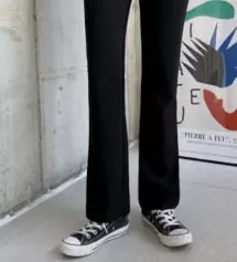 입어봤는데 허리가 조금 많이크긴해요ㅠㅠ 근데 제가 원하던 핏이에요 다만 주름이 없었