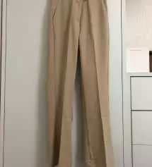 쫀쫀하고, 반하이에 세미부츠컷이라 다리도 길어보입니다!! 적당히 두께감있어요~ 사진