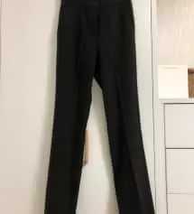 딱 6월까지는 입을 수 있을것 같은 두께감이에요! 좀 더 지나면 너무 착붙어서 더울거같