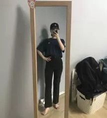 우선 처음에 S를 받았을 때 되게 딱 맞아서 놀랐어요! 기장은 약간 복숭아뼈를 덮고 싶