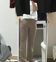 사이즈 이번에는 s로 구매했는데 s 사이즈도 잘 늘어나서 편해요 ! 색깔도 넘 맘에 듭니